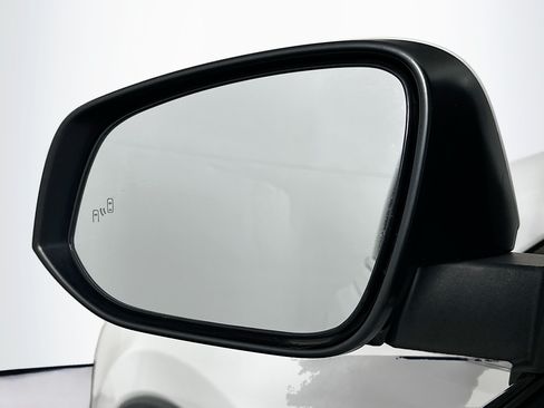 Used 2018 Toyota RAV4 XLE AWD/4WD image 16