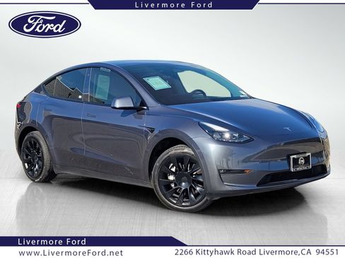 Used 2023 Tesla Model Y Long Range image 1