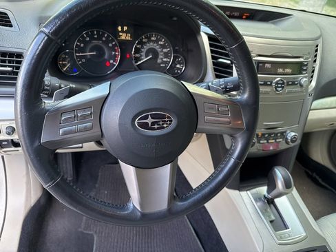 Used 2010 Subaru Outback 2.5i Premium AWD/4WD image 14