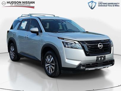 Used 2023 Nissan Pathfinder SL w/ Black Appearance Package