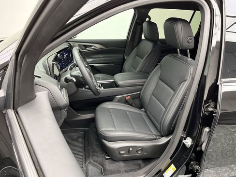 Certified 2025 Chevrolet Traverse LT w/ Midnight/Sport Edition AWD/4WD image 10