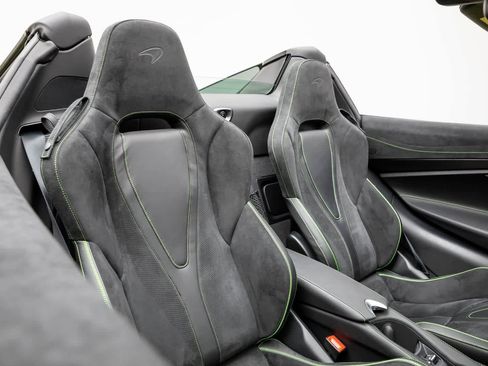 Used 2023 McLaren 720S Performance image 12