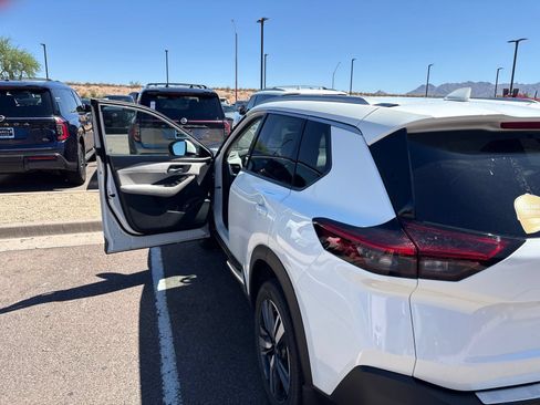 Used 2023 Nissan Rogue SL FWD image 6