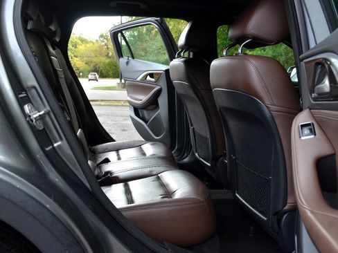 Used 2017 INFINITI QX30 Premium w/ Navigation Package image 12