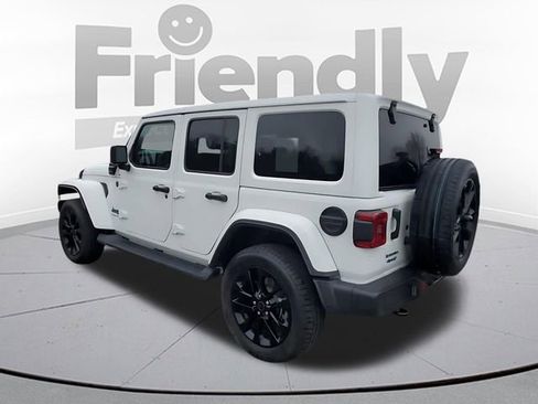 Used 2025 Jeep Wrangler Unlimited Sahara AWD/4WD image 3