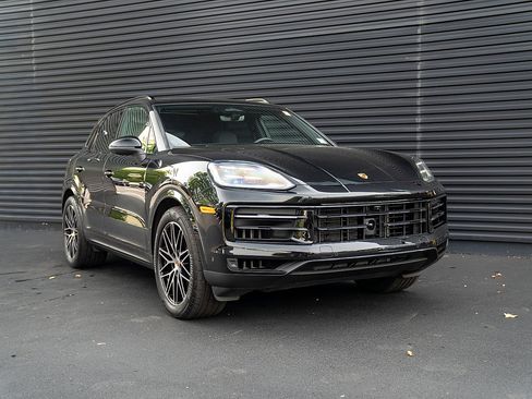Used 2026 Porsche Cayenne AWD/4WD image 27
