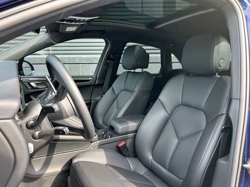 Certified 2026 Porsche Macan AWD/4WD image 5