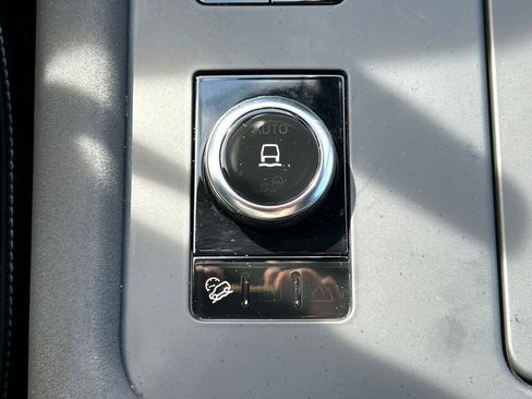 Used 2025 Land Rover Discovery Dynamic SE AWD/4WD image 35