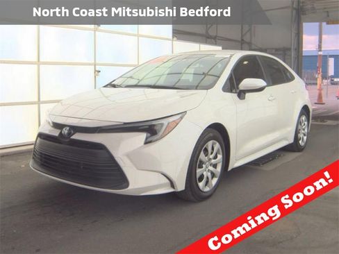 Used 2024 Toyota Corolla LE image 1