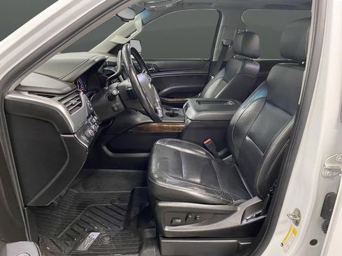 Used 2019 Chevrolet Suburban LT w/ LT Signature Package image 4