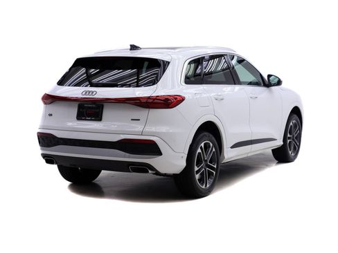 Certified 2025 Audi Q5 Premium AWD/4WD image 4