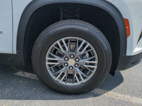 Certified 2024 Chevrolet Traverse LT FWD image 12