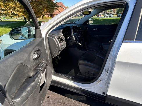 Used 2021 Jeep Cherokee Limited image 8