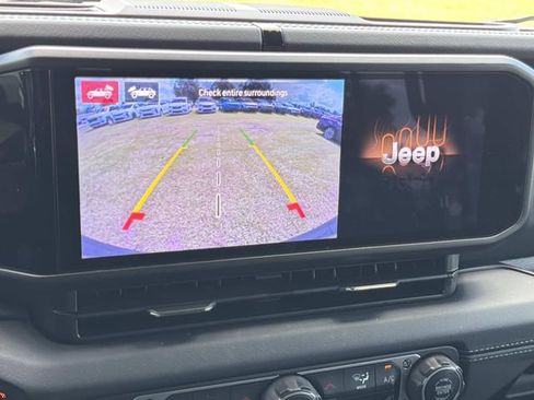 Used 2024 Jeep Wrangler Unlimited Sahara w/ Technology Group AWD/4WD image 36