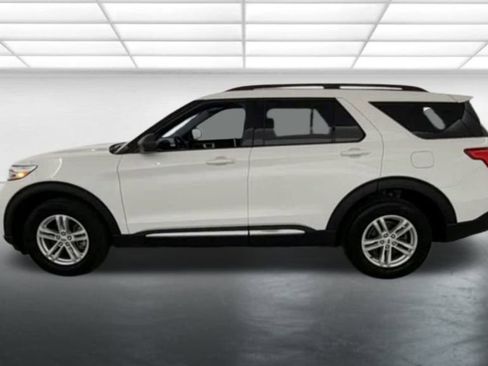 Certified 2023 Ford Explorer XLT image 5