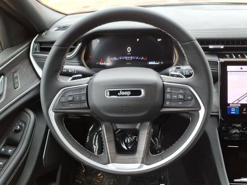 New 2025 Jeep Grand Cherokee L Limited w/ Black Appearance Package image 23