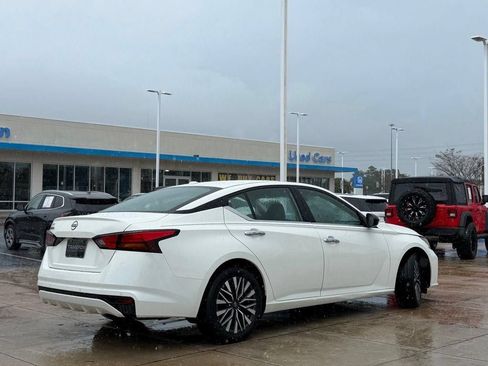 Used 2025 Nissan Altima 2.5 SV FWD image 4