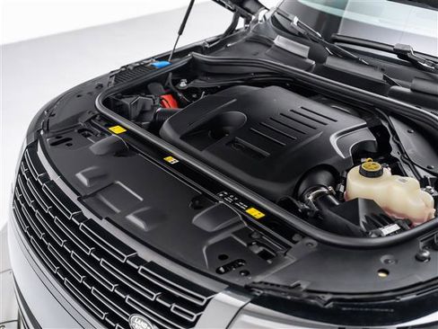 Used 2025 Land Rover Range Rover Long Wheelbase SE image 10