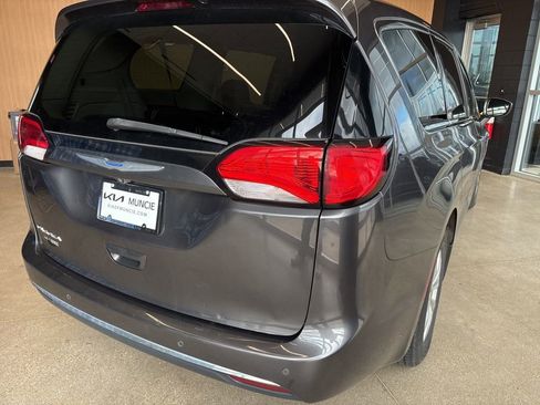 Used 2018 Chrysler Pacifica Touring Plus image 14