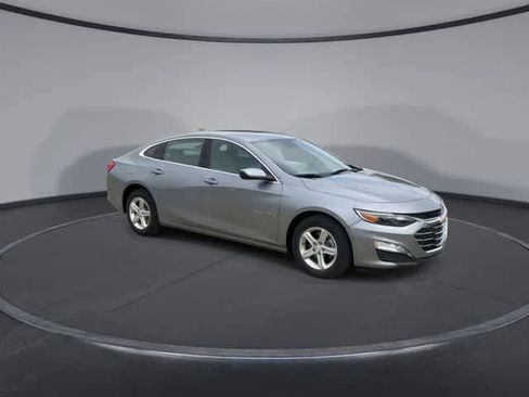 Used 2024 Chevrolet Malibu LT FWD image 2