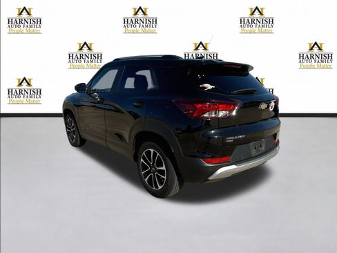 Used 2024 Chevrolet TrailBlazer LT w/ Convenience Package AWD/4WD image 3