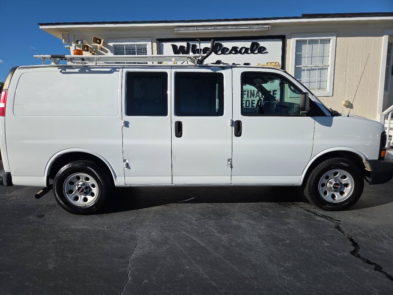 Used 2014 GMC Savana 1500 RWD image 2