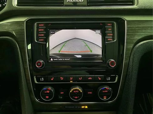 Used 2018 Volkswagen Passat 2.0T SE FWD image 20