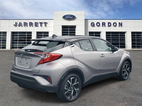 Used 2019 Toyota C-HR XLE FWD image 4
