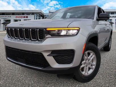 New 2025 Jeep Grand Cherokee Laredo w/ Luxury Tech Group I