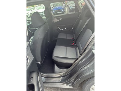 Used 2025 Kia Soul LX w/ LX Technology Package FWD image 10