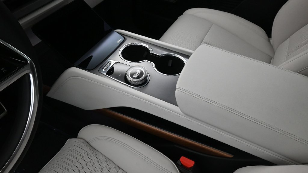 Certified 2027 Cadillac Vistiq Sport AWD/4WD image 23