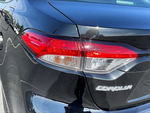 Used 2021 Toyota Corolla LE image 27