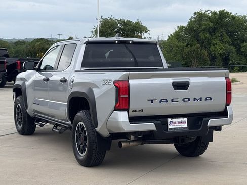 Used 2024 Toyota Tacoma TRD Off-Road image 4
