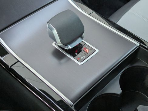 New 2026 Land Rover Range Rover Evoque Dynamic SE image 16