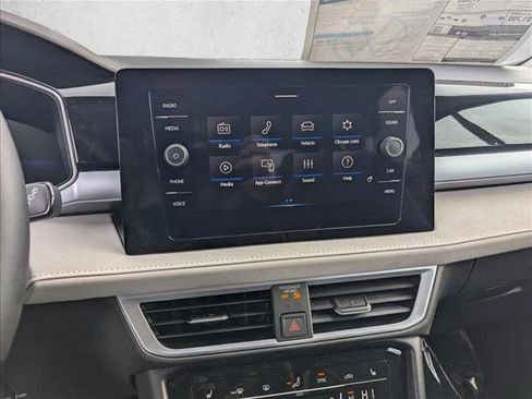 Certified 2025 Volkswagen Taos SE image 15