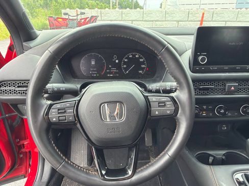 Used 2025 Honda HR-V Sport image 3