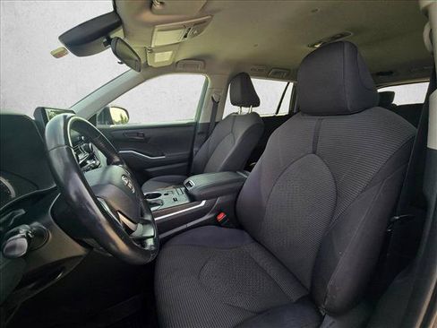 Used 2022 Toyota Highlander LE FWD image 15