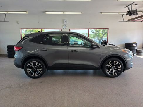 Used 2021 Ford Escape SE w/ SE Sport Appearance Package AWD/4WD image 28