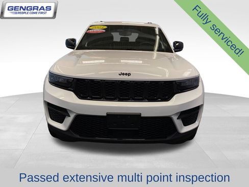 Used 2023 Jeep Grand Cherokee Altitude AWD/4WD image 2
