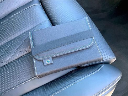 Used 2025 BMW X7 M60i image 14