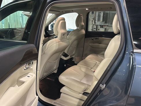 Used 2018 Volvo XC90 T6 Momentum w/ Momentum Plus Package AWD/4WD image 27