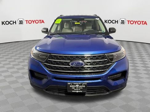 Used 2023 Ford Explorer XLT AWD/4WD image 2