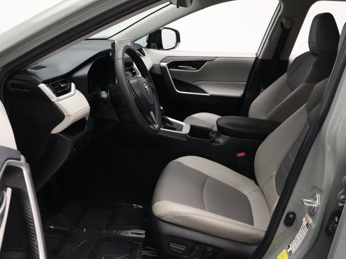 Used 2023 Toyota RAV4 XLE Premium FWD image 14