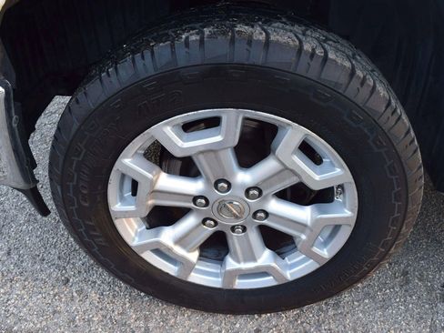 Used 2017 Nissan Titan SV image 22