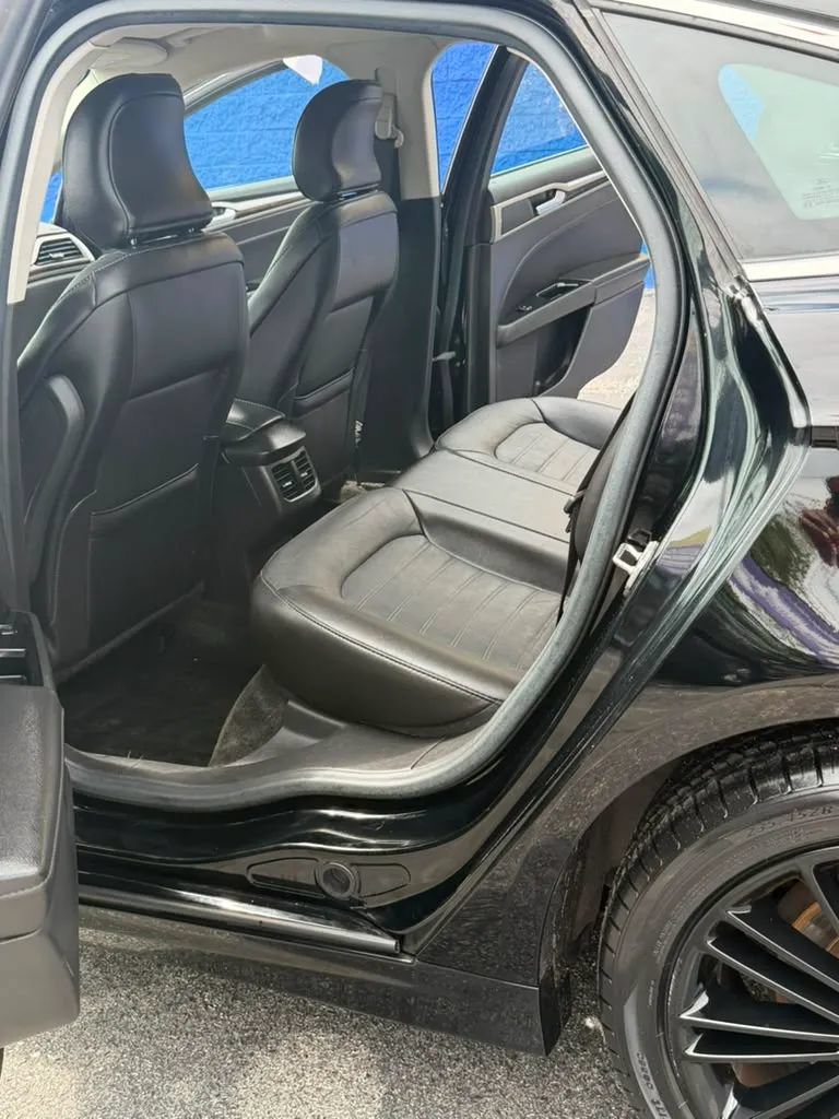 Used 2016 Ford Fusion SE w/ Equipment Group 202A FWD image 9
