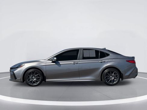 Used 2025 Toyota Camry XSE FWD image 3