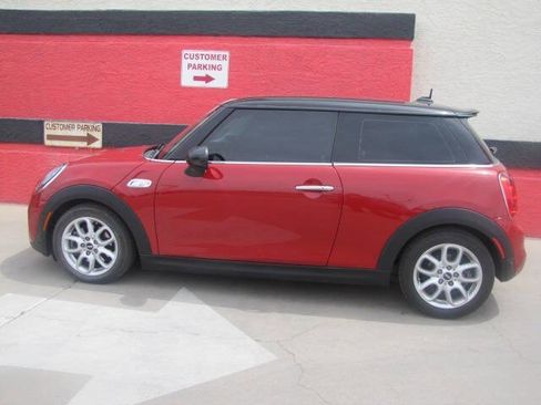 Used 2018 MINI Cooper S image 2