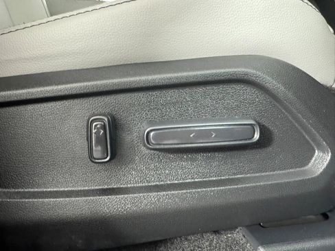 Used 2025 Honda Pilot EX-L image 36