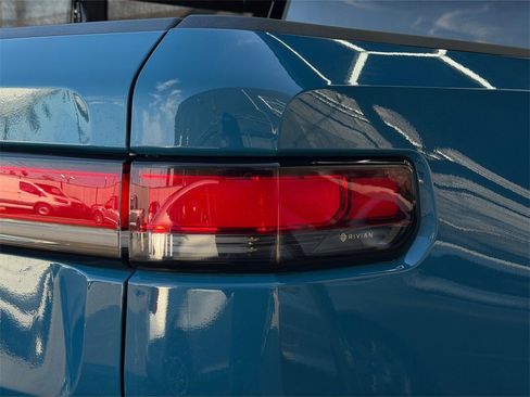 Used 2022 Rivian R1T Launch Edition image 14