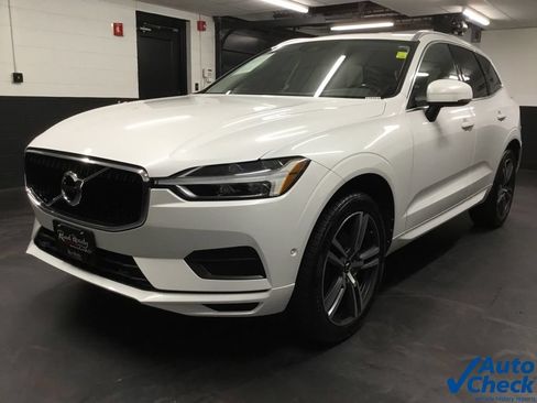Used 2018 Volvo XC60 T5 Momentum w/ Vision Package AWD/4WD image 5
